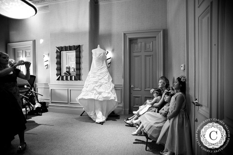 flowers-girls-waiting-for-the-bride flowers-girls-waiting-for-the-bride