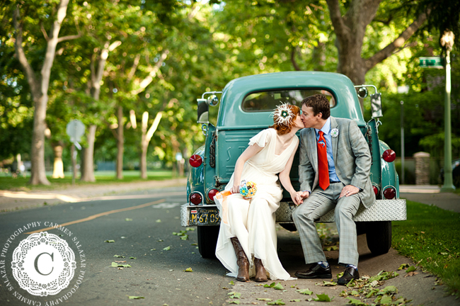 vintage-truck-kiss