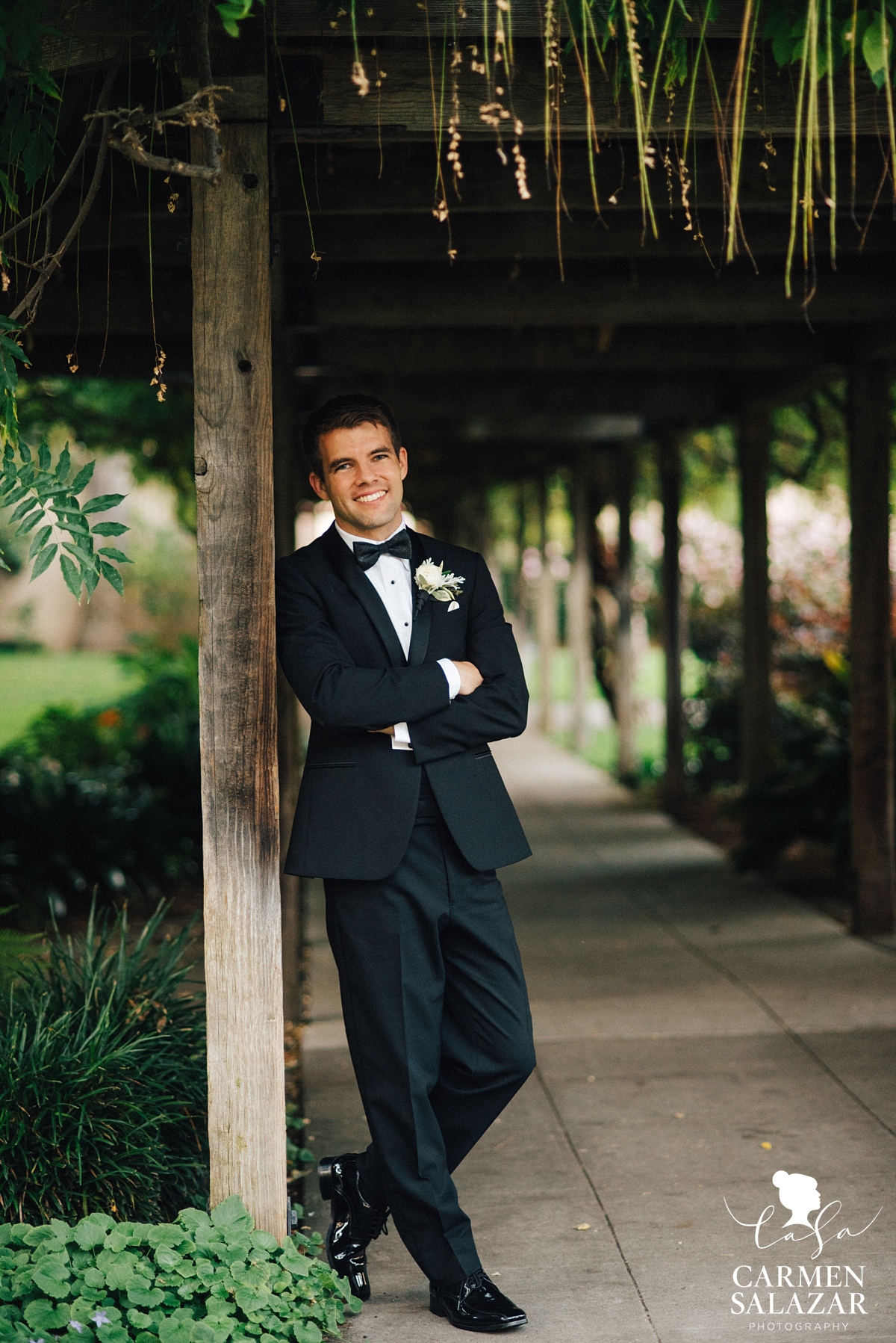 Nostalgic groom wedding portraits - Carmen Salzar Nostalgic groom wedding portraits - Carmen Salzar