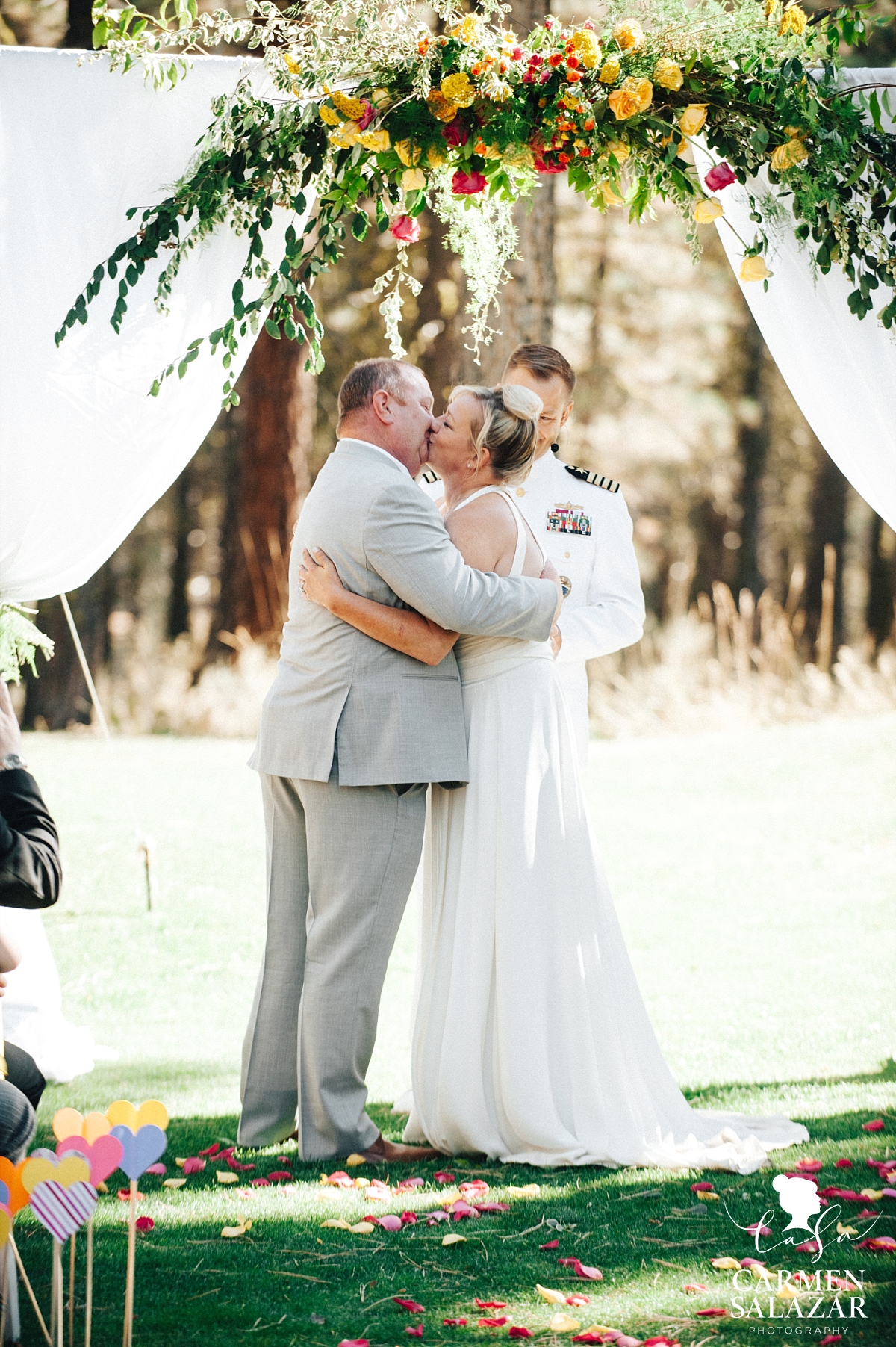 First kiss at Chalet View Lodge fall wedding - Carmen Salazar First kiss at Chalet View Lodge fall wedding - Carmen Salazar