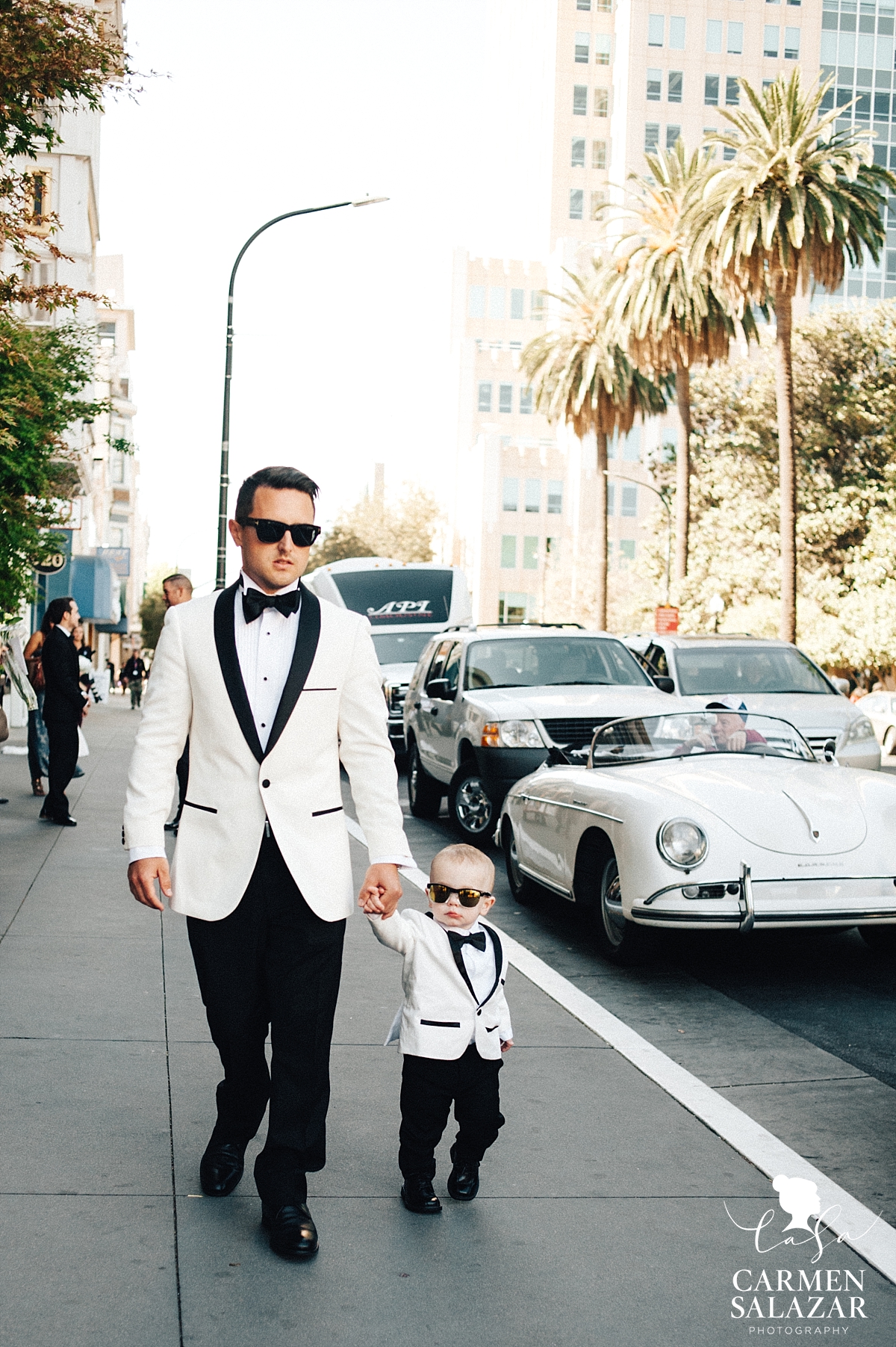 Cool groom and toddler son walking to wedding - Carmen Salazar Cool groom and toddler son walking to wedding - Carmen Salazar